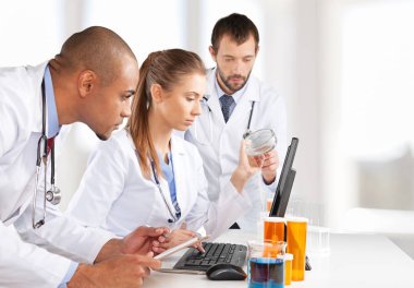 Doktorlar takım uzmanlık konuşuyor 