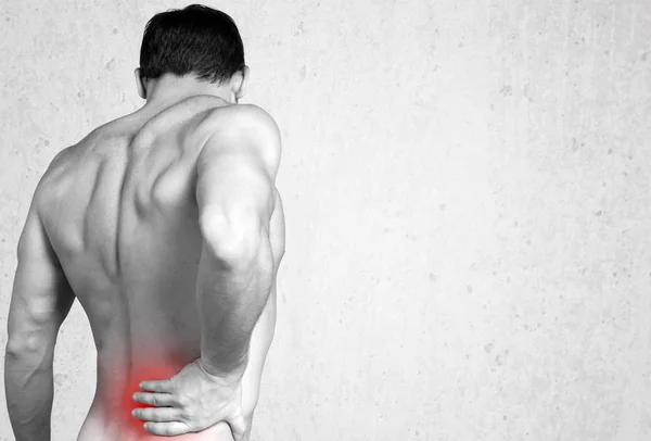 Сильна людина з болем у спині — стокове фото