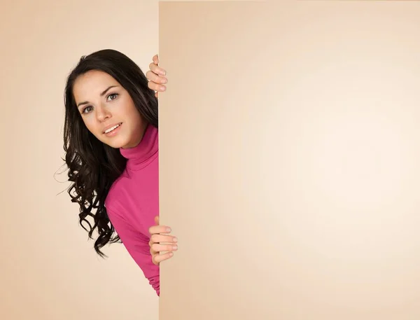 Smiling woman with  blank — Stock Photo, Image