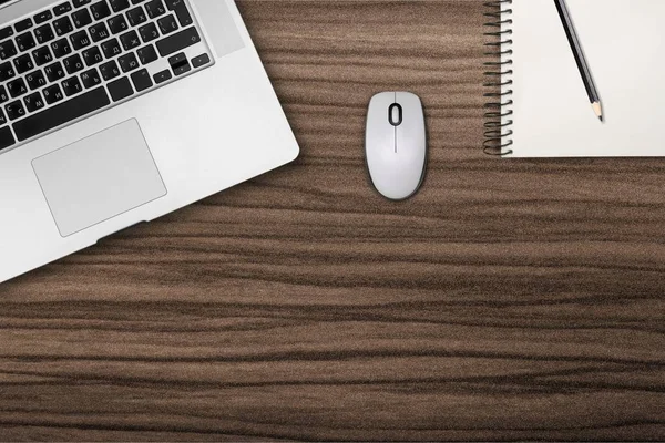 Концептуальна робоча область, ноутбук і миша — стокове фото