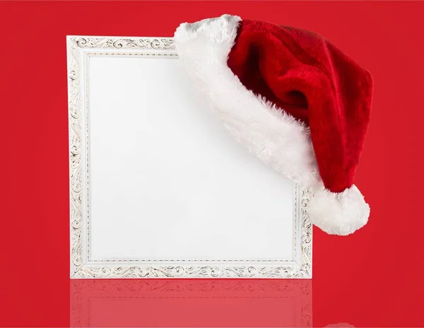 Santa kapelusz na białym tle — Zdjęcie stockowe