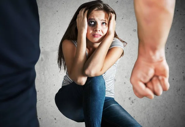 Donna vittima di violenza domestica — Foto Stock