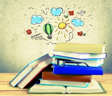  Tablo arka plan üzerinde kitaplar