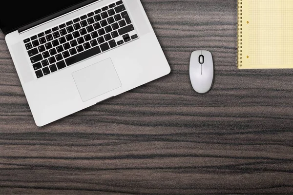 Kavramsal çalışma alanı, dizüstü bilgisayar ve fare 