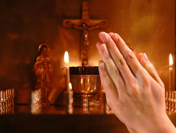 Praying Hands in church — Stock Photo, Image