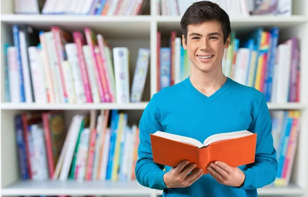 Student mit offenem Buch — Stockfoto