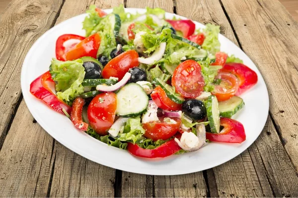 Ensalada de verduras frescas sabrosas —  Fotos de Stock