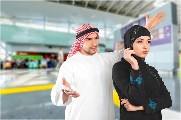 Pasangan Arab muda berdebat — Stok Foto