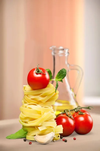 Uncooked pasta  with tomatoes — Stock Photo, Image