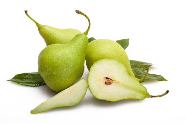 Yaprakları ile olgun armut