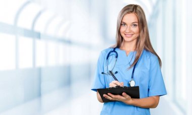 Genç, güzel hemşire