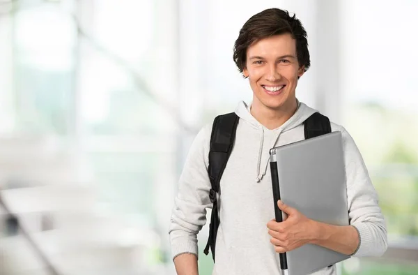 Έλληνας μαθητής με laptop — Φωτογραφία Αρχείου