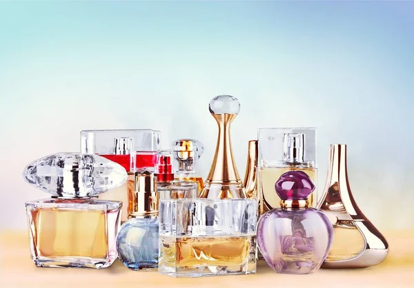 Frascos aromáticos de perfume — Foto de Stock