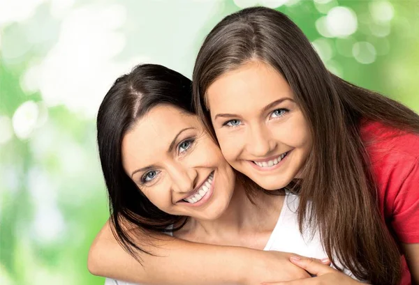 Gelukkig jonge vrouwen — Stockfoto