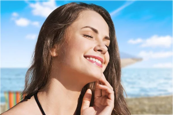 Sonriendo mujer relajada —  Fotos de Stock