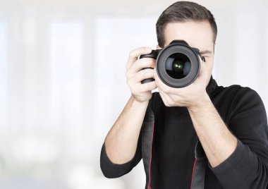 kamera ile erkek fotoğrafçı