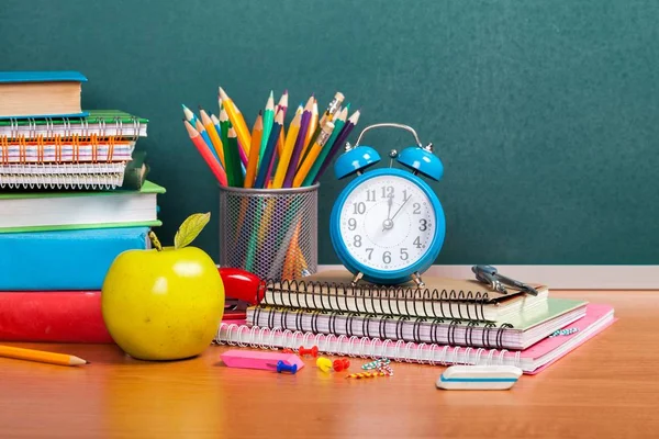 Composición de papelería escolar —  Fotos de Stock