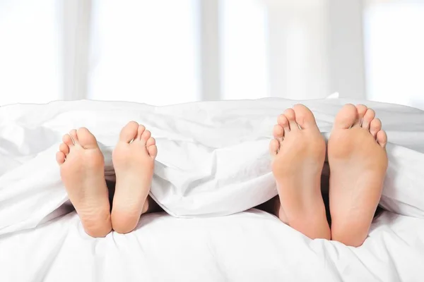 Indah kaki dari pasangan muda — Stok Foto