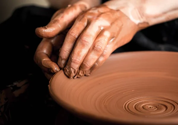 Potter making clay pot — Stock Photo, Image
