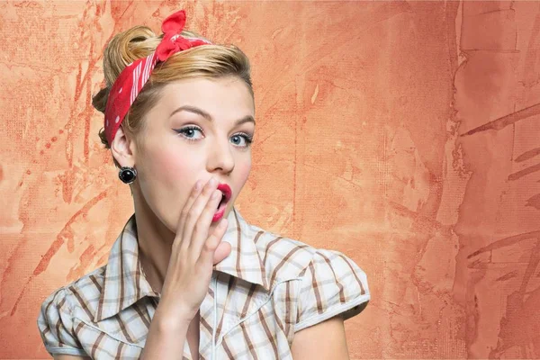 Frau mit Pin-up-Make-up — Stockfoto