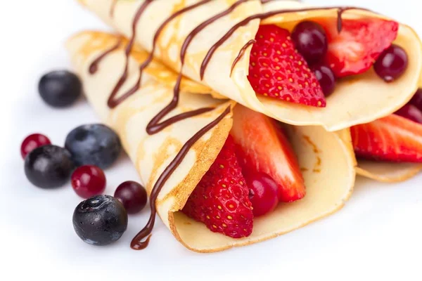 Leckere Pfannkuchen mit Beeren — Stockfoto