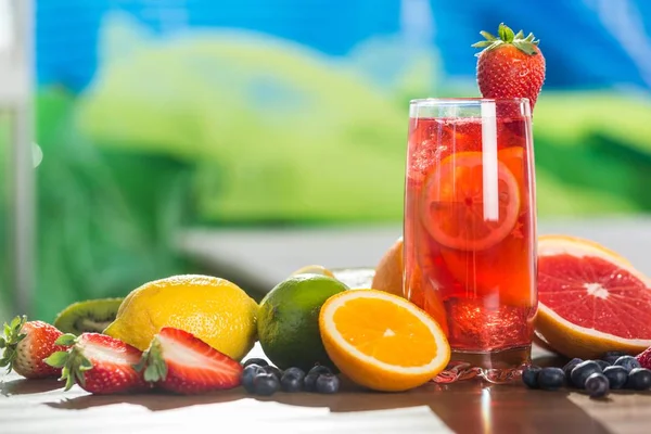 Delicious juice with  fresh berries in glass — Stock Photo, Image