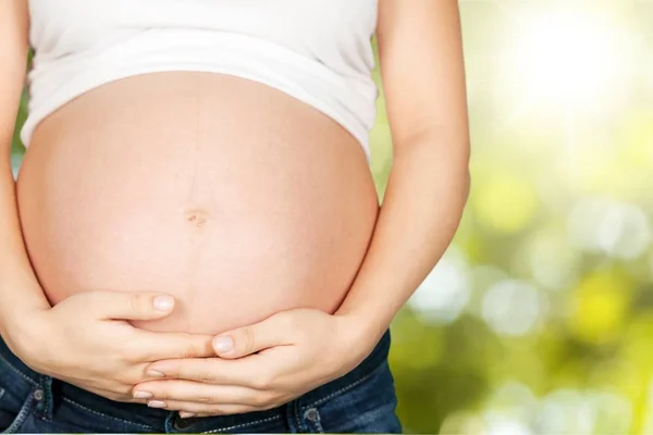 Mujer joven embarazada —  Fotos de Stock