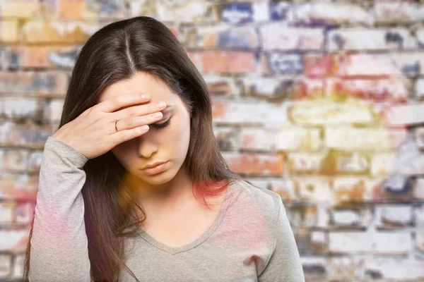 Junge Frau weint — Stockfoto