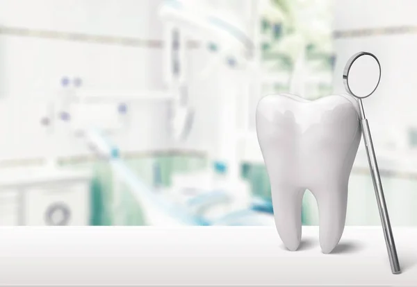 Duże lustro zęba i dentysta — Zdjęcie stockowe