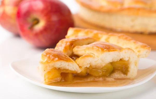 Tranche de tarte aux pommes délicieuse — Photo