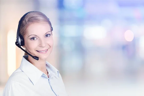 Mujer joven con auriculares —  Fotos de Stock