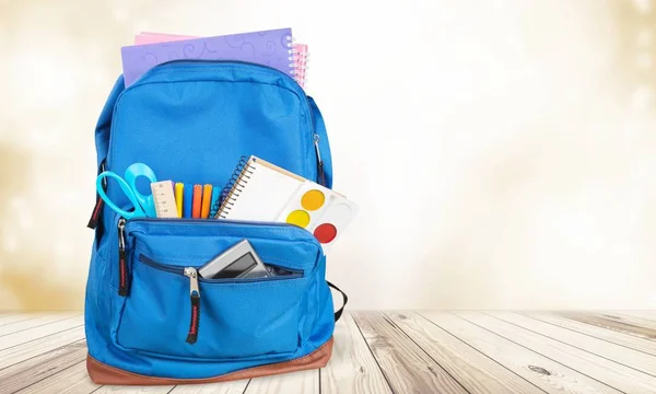 Papelería escolar en mochila —  Fotos de Stock