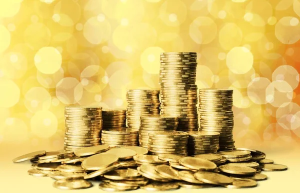 Gouden munten stapels — Stockfoto
