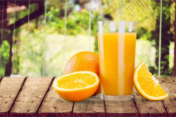 Sok pomarańczowy ze świeżych owoców — Zdjęcie stockowe