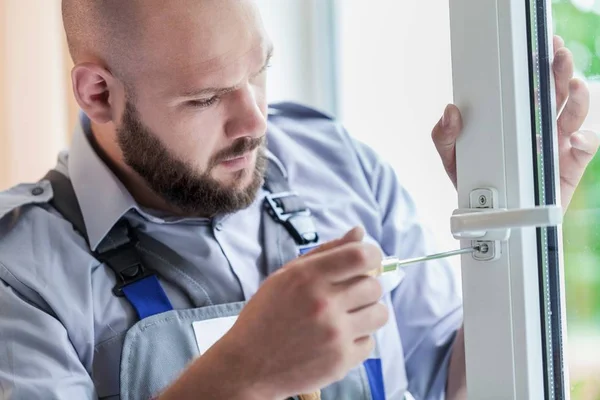 Repairman fixing window frame — Stock Photo, Image