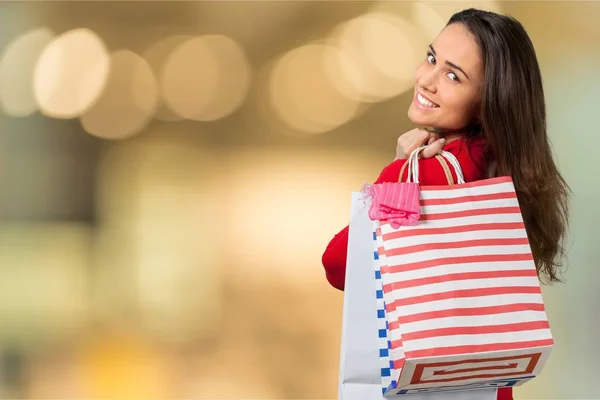 Frau mit Einkaufstüten — Stockfoto