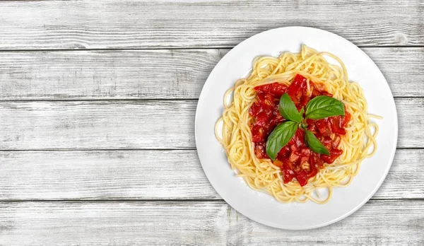 Heerlijke pasta op wit bord — Stockfoto