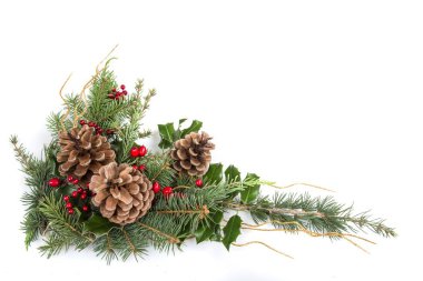 Çam kozalakları ile Noel kompozisyon