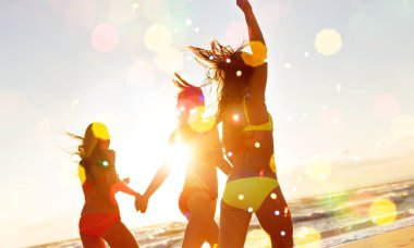 plajda çalışan kızlar