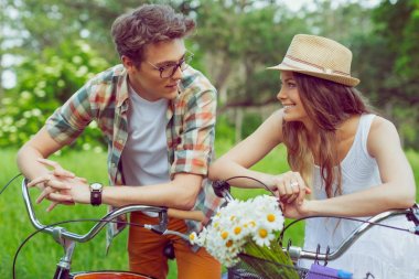  mutlu çift binicilik bisiklet açık havada