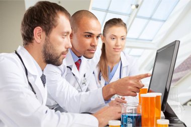 Doktorlar takım uzmanlık konuşuyor 