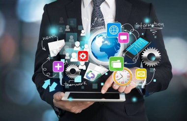 Dijital tablet kullanarak iş adamı