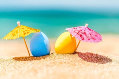 Okyanus plaj renkli Paskalya yumurtaları