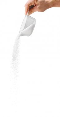 Beyaz arka plan üzerinde izole kutusundan buğday unu 