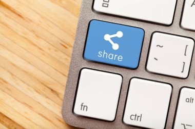 Bilgisayar klavye üzerinde Paylaş düğmesi