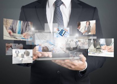 işadamı ve tablet pc 