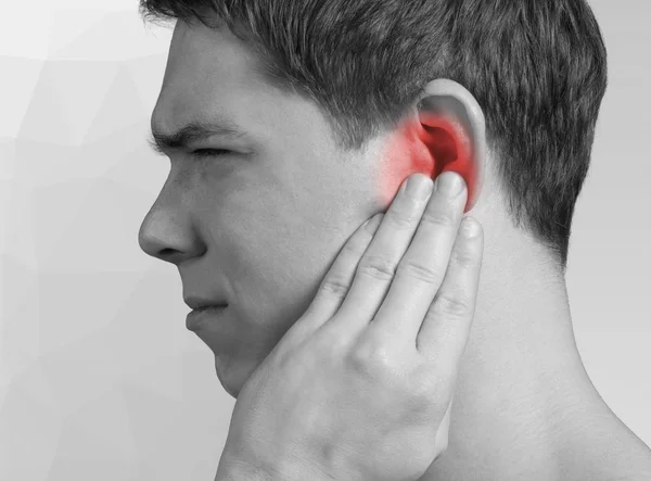 Νεαρός άνδρας με πόνο στο αυτί — Φωτογραφία Αρχείου