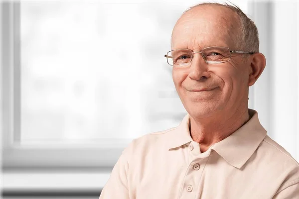 Senior man smiling — Stock Photo, Image