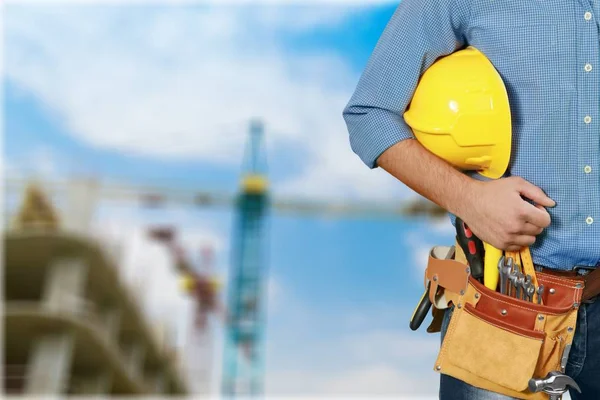 Trabajador masculino con cinturón de herramientas —  Fotos de Stock