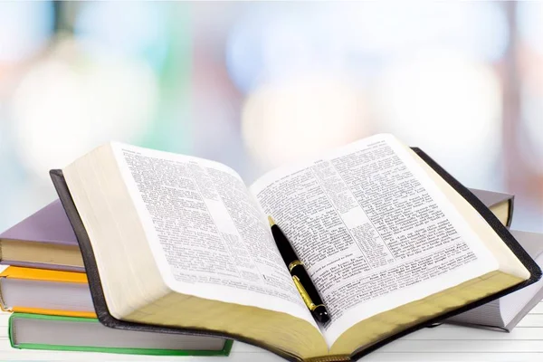 Heilige bijbelboek — Stockfoto